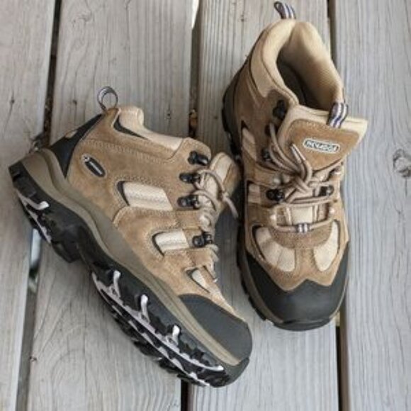 Nevados Boomerang II hiking boots NEW sz 9W - Picture 2 of 7